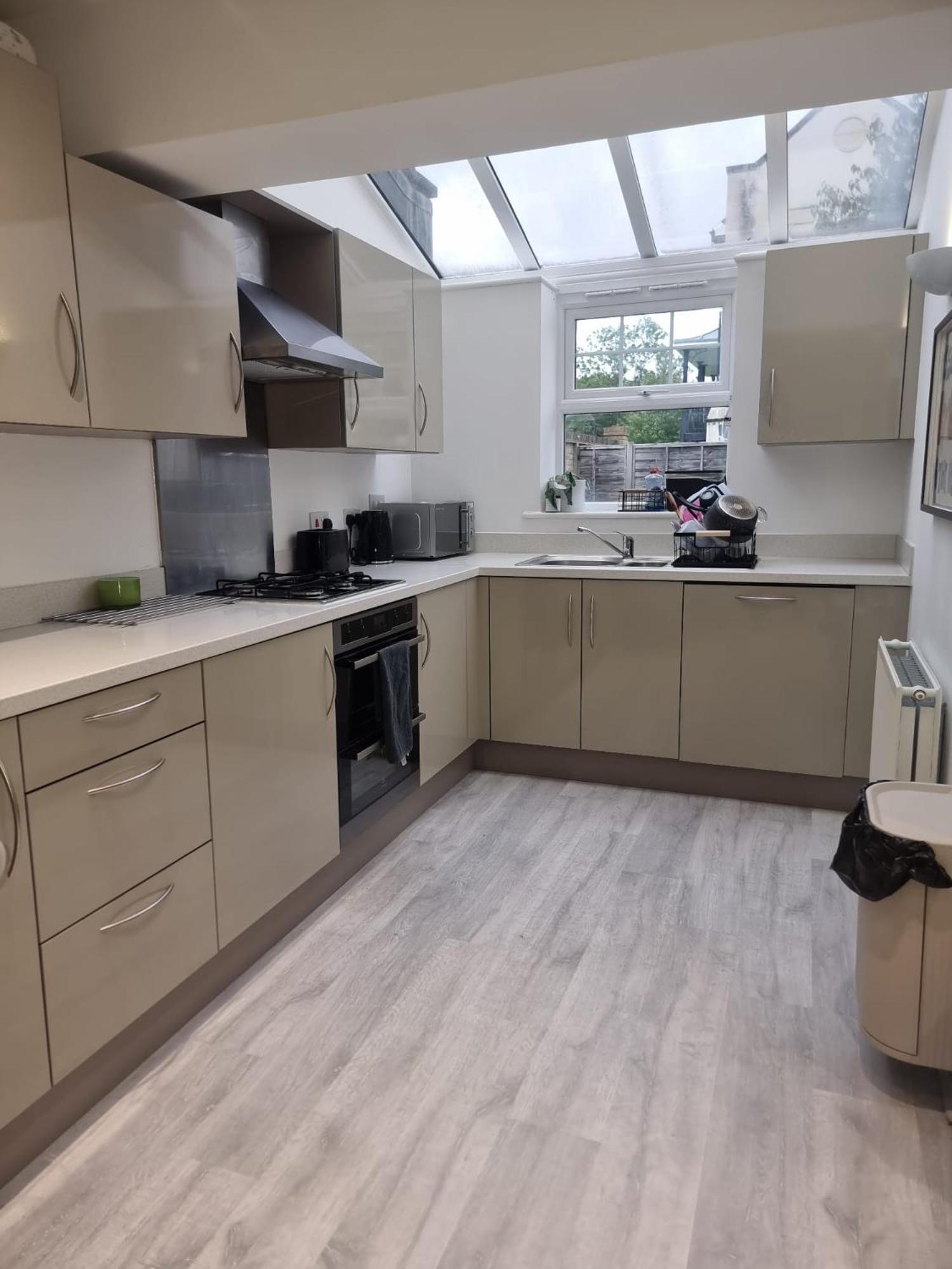 Bromley Common- Double Bedroom With En-Suite With Private Lounge In Shared Town House Extérieur photo