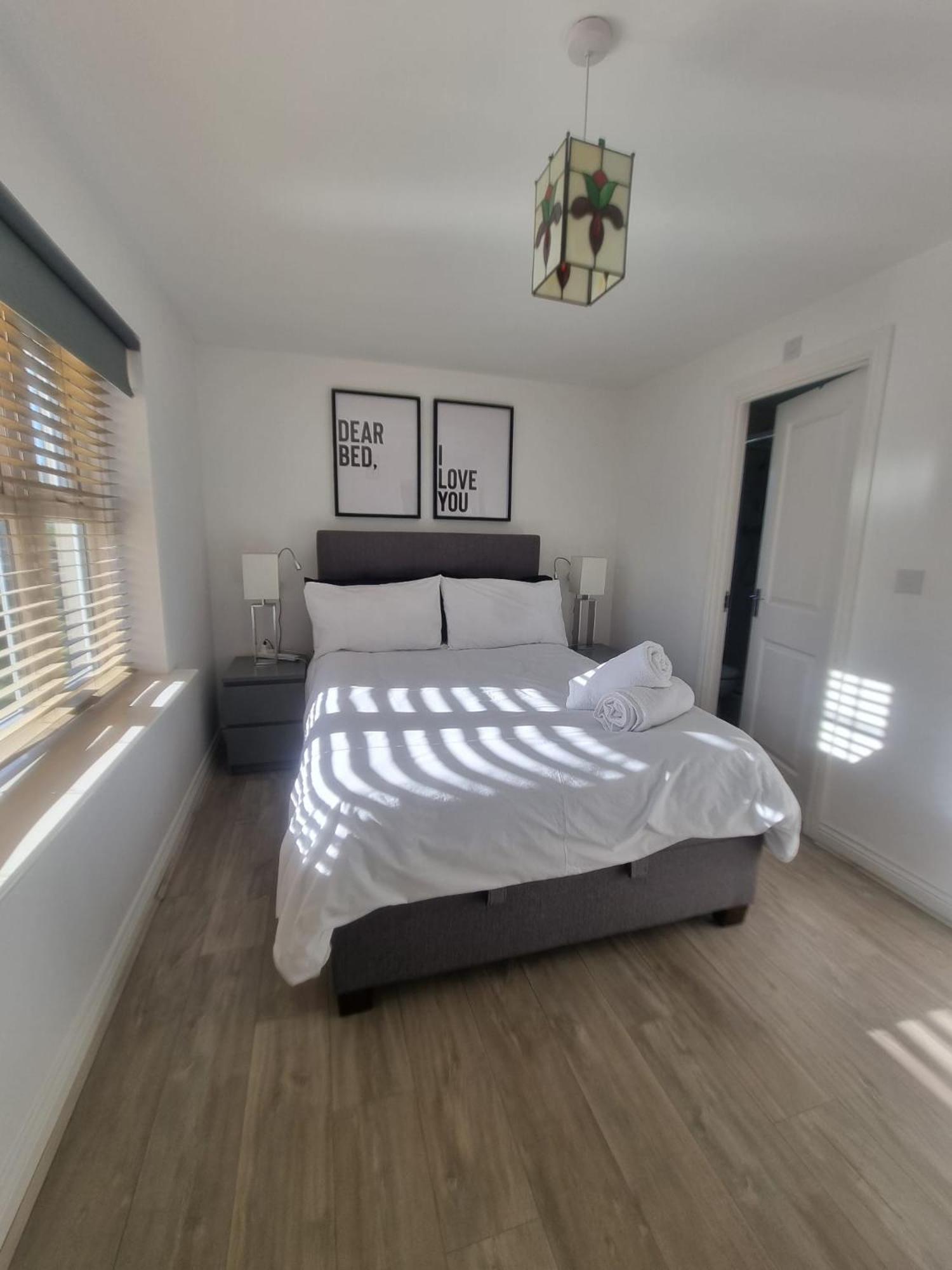 Bromley Common- Double Bedroom With En-Suite With Private Lounge In Shared Town House Extérieur photo